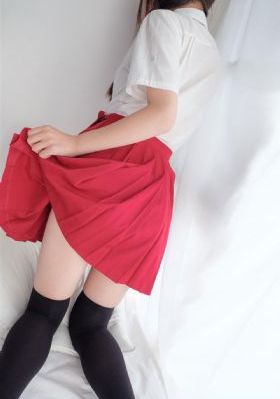 不扣纽扣的女孩